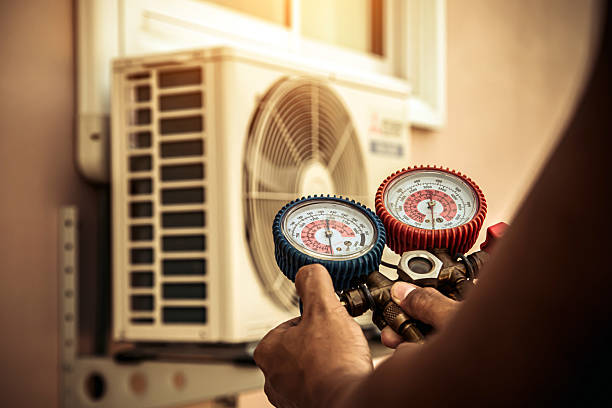 Professional Hvac Installation technician working in Brisbane, CA